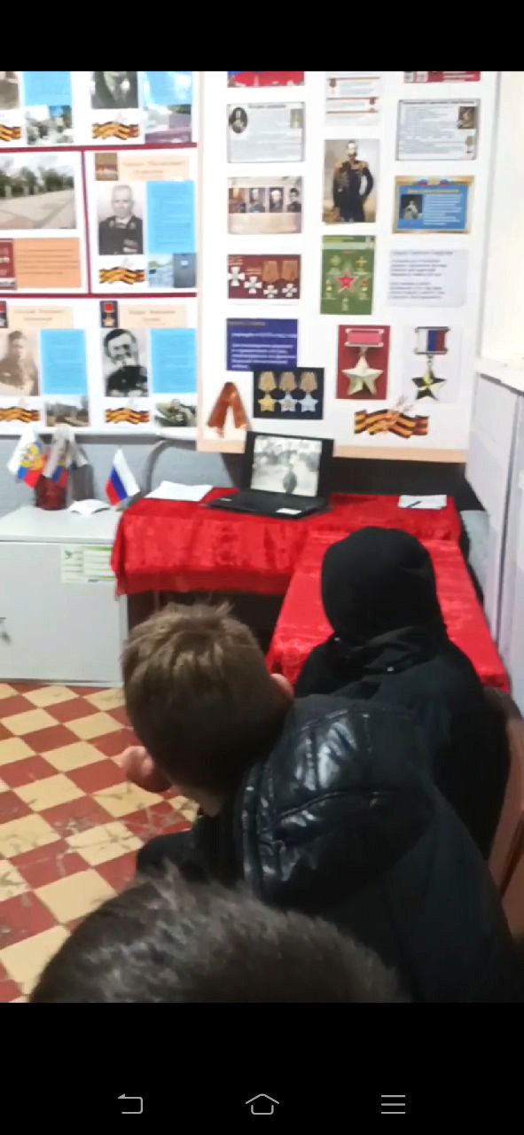 Михайловский музей провел экскурсию для школьников ко Дню Героев Отечества Михайловский музей провел экскурсию для школьников ко Дню Героев Отечества