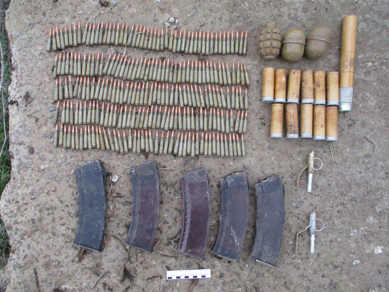 Сотрудники полиции Запорожской области выявили схрон с боеприпасами Сотрудники полиции Запорожской области выявили схрон с боеприпасами