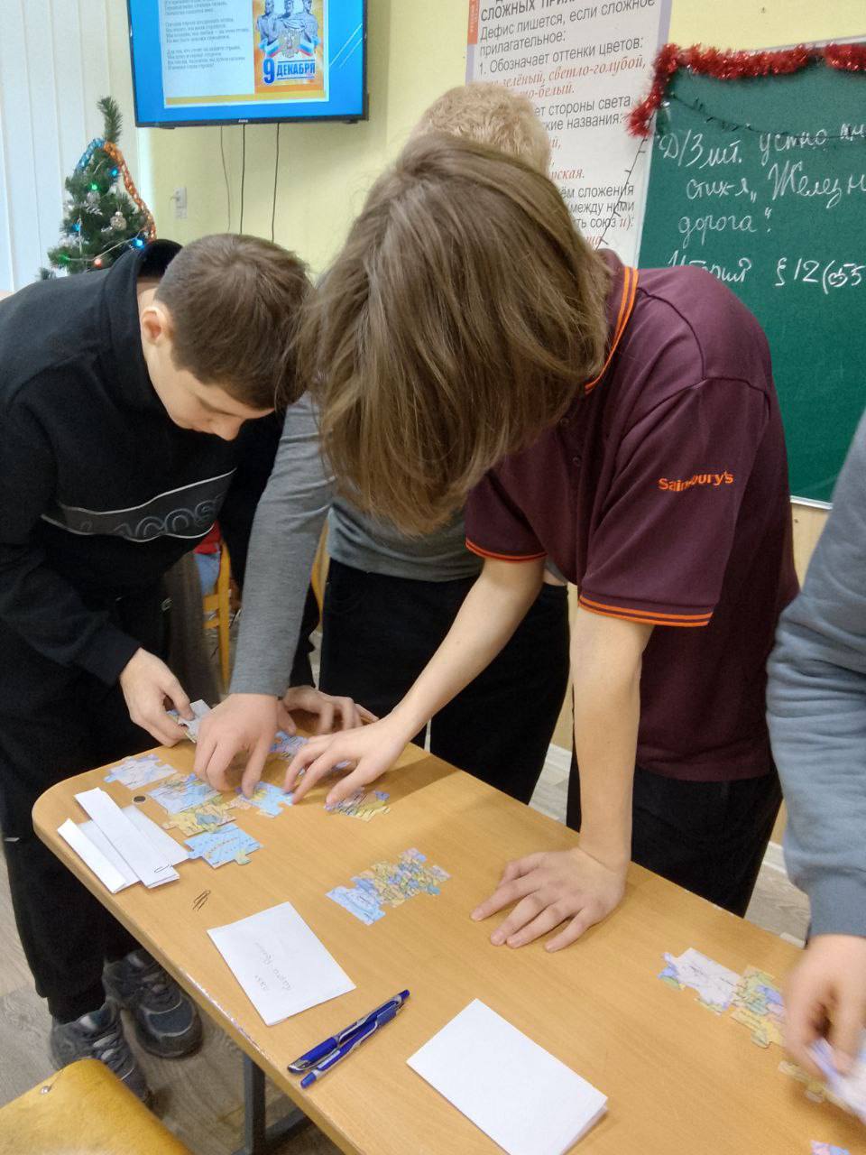 Викторину "Герои нашего Отечества" для учеников 7-х классов ГБУ ОО ЗО "СОШ №3" г. Приморск 9 декабря провели сотрудники Приморского краеведческого музея