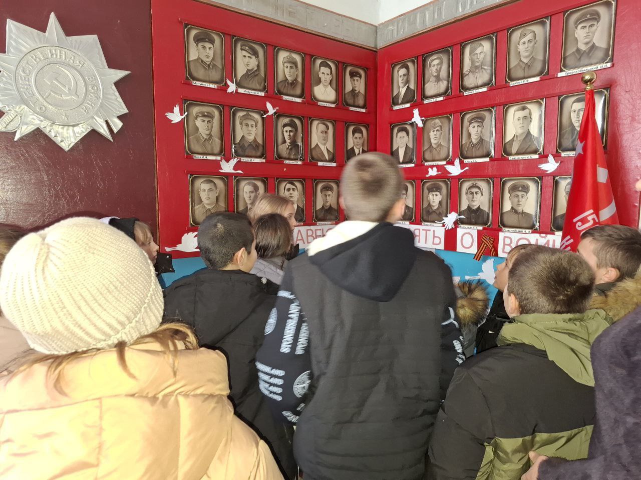 9 декабря в Богдановской сельской библиотеке прошел урок мужества" Гордимся славою героев", посвященный Дню героев Отечества 9 декабря в Богдановской сельской библиотеке прошел урок мужества" Гордимся славою героев", посвященный Дню героев Отечества