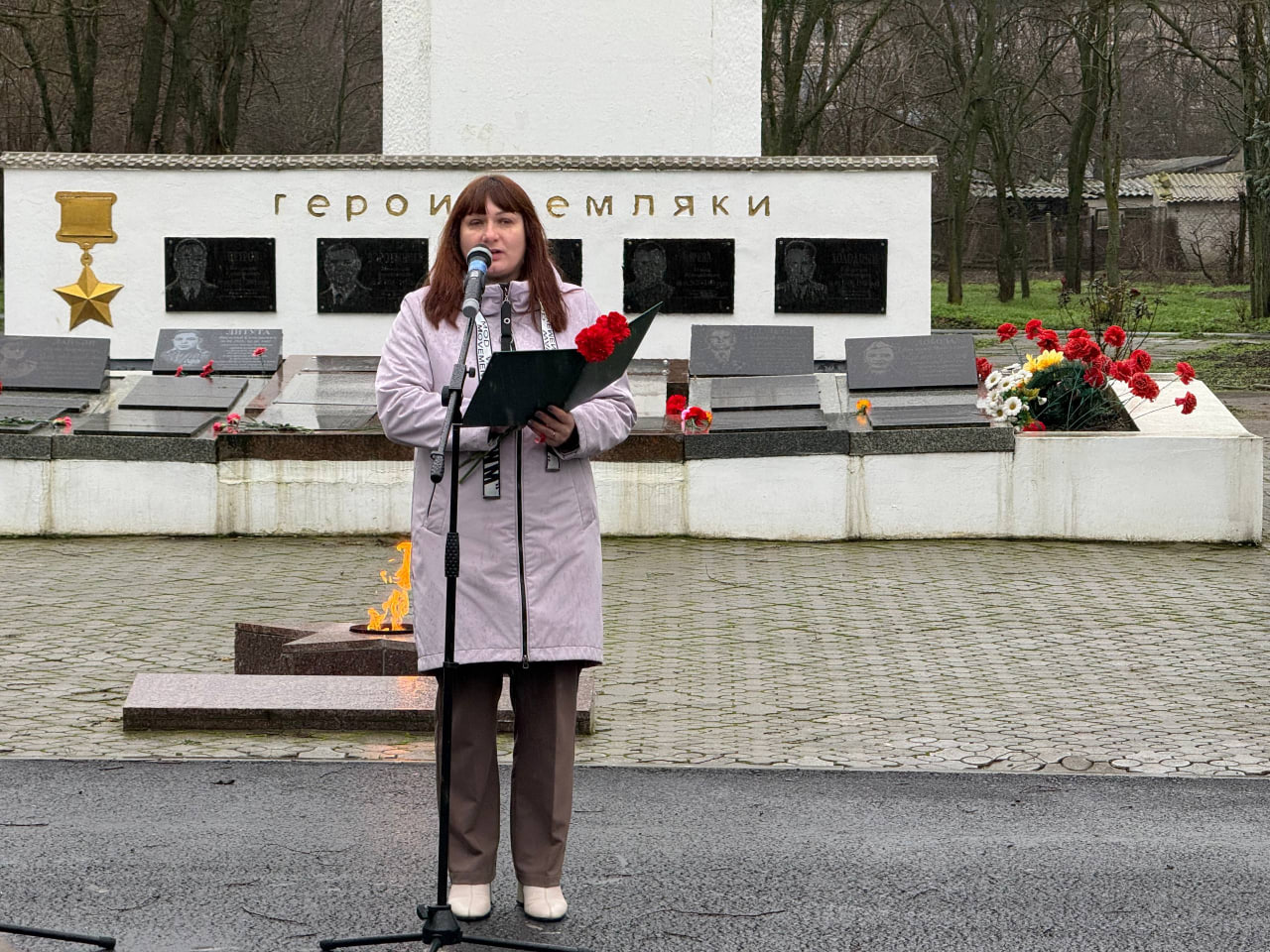 В Приазовском открыли памятный знак павшим бойцам СВО В Приазовском открыли памятный знак павшим бойцам СВО