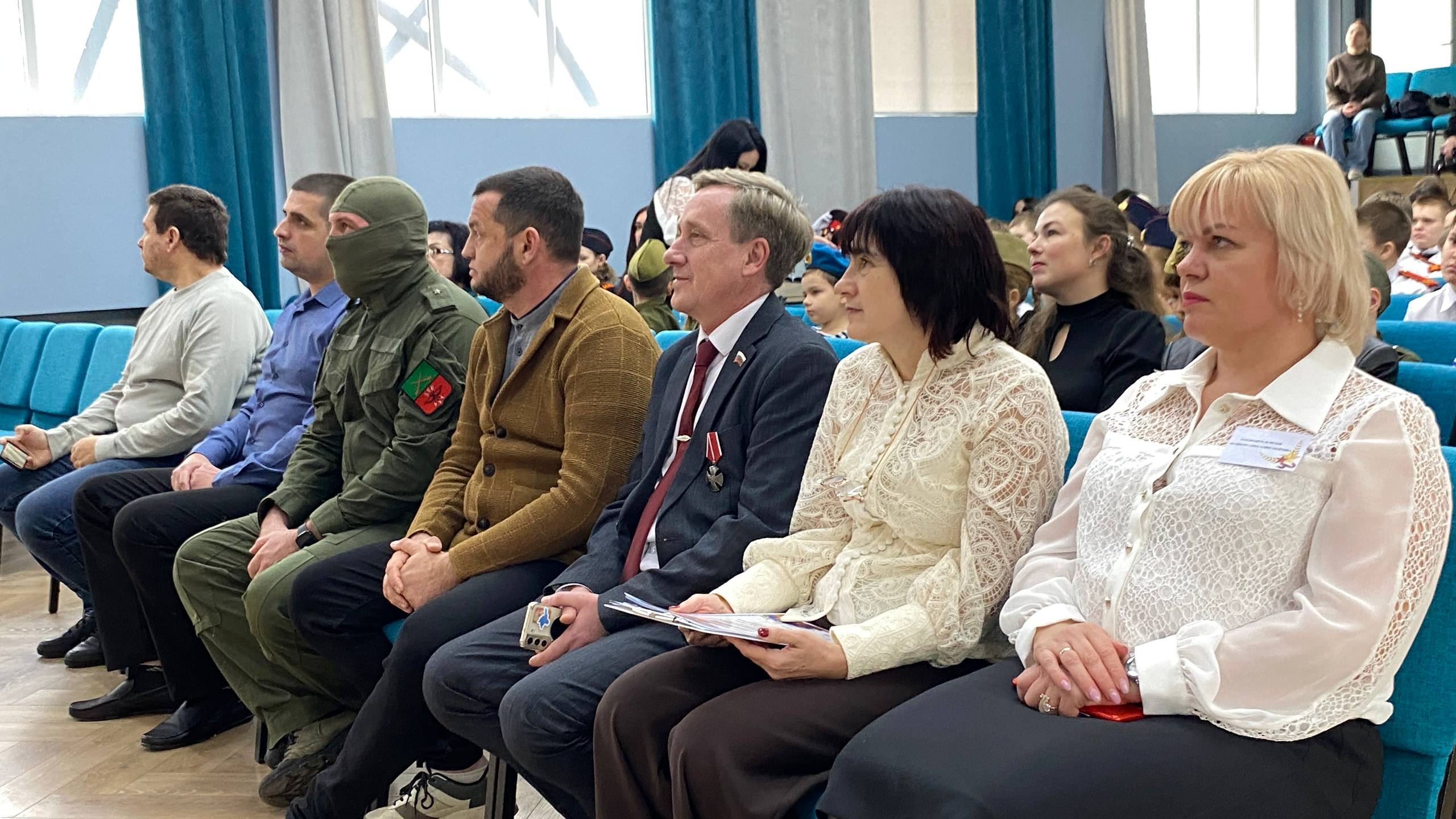 Закрытие Года защитника Отечества в школе №15 имени графа Е. Ф. Комаровского Закрытие Года защитника Отечества в школе №15 имени графа Е. Ф. Комаровского