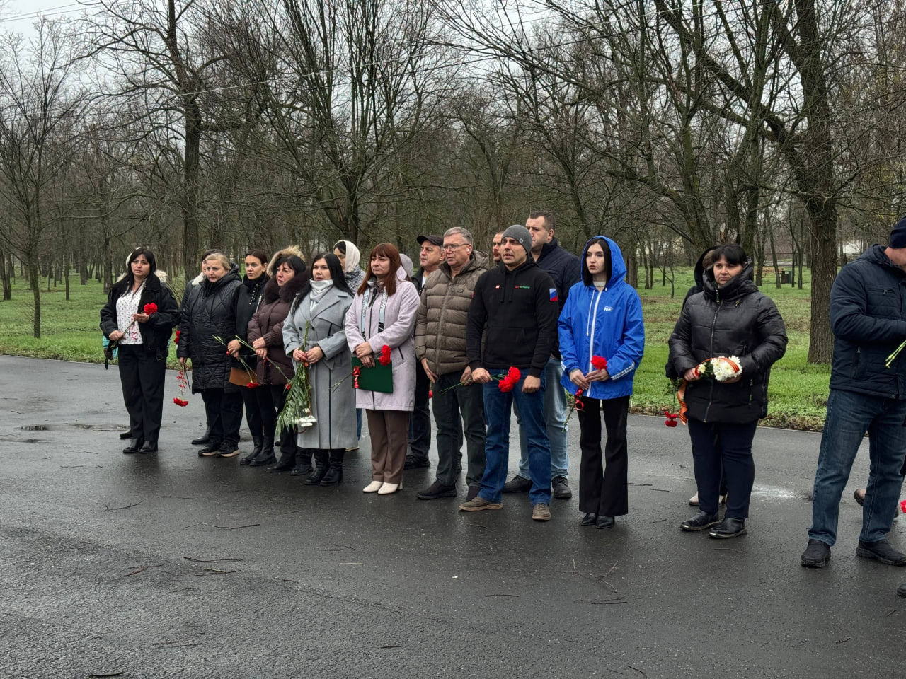 В Приазовском открыли памятный знак павшим бойцам СВО В Приазовском открыли памятный знак павшим бойцам СВО