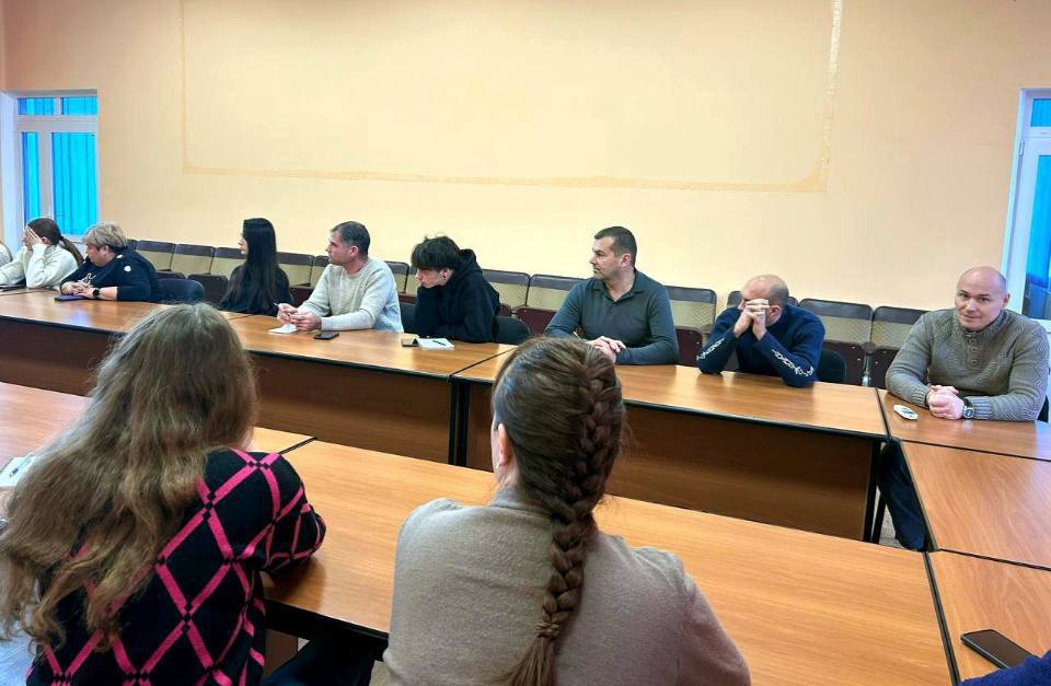 9 декабря, в Международный день борьбы с коррупцией, прокурор Приморского района Запорожской области Алексей Батайкин и его заместитель Ирина Зиберт провели встречу с сотрудниками администрации Приморского муниципального... 9 декабря, в Международный день борьбы с коррупцией, прокурор Приморского района Запорожской области Алексей Батайкин и его заместитель Ирина Зиберт провели встречу с сотрудниками администрации Приморского муниципального...