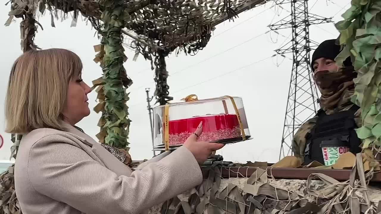 Уважаемые военнослужащие, сотрудники служб, дорогие земляки!