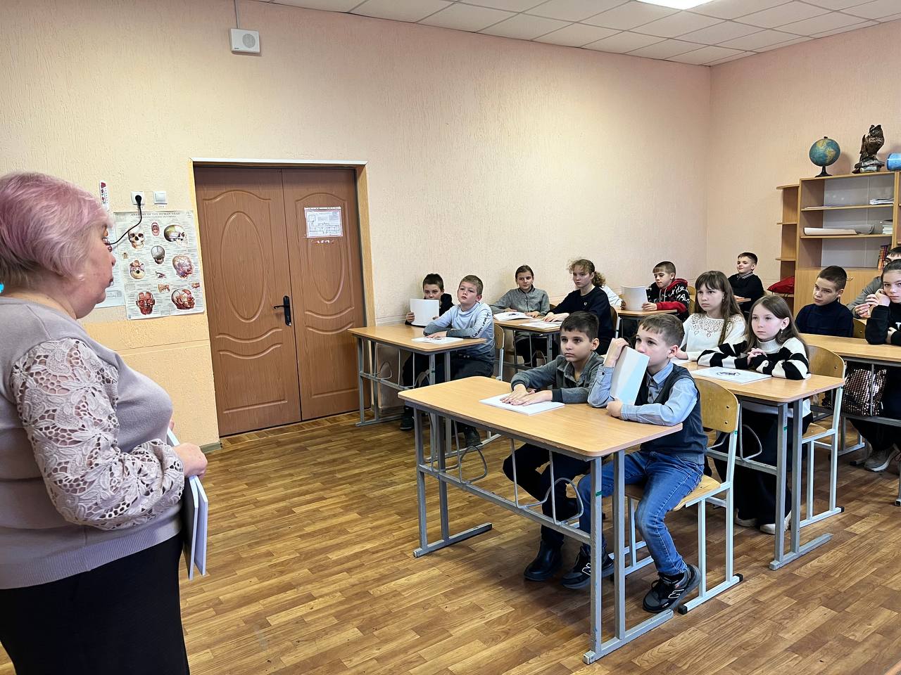 В преддверии Дня Конституции Российской Федерации председатель территориальной избирательной комиссии № 19 Михайловского МО встретилась с учащимися 5-х и 6-х классов ГБУ ОО ЗО «Пришибская школа» В преддверии Дня Конституции Российской Федерации председатель территориальной избирательной комиссии № 19 Михайловского МО встретилась с учащимися 5-х и 6-х классов ГБУ ОО ЗО «Пришибская школа»