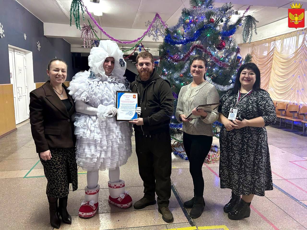 9 декабря в городском Доме культуры Приморска состоялся завершающий новогодний утренник, который для наших ребят подготовили артисты Мурманского областного Дворца культуры и народного творчества им. С.М. Кирова совместно с... 9 декабря в городском Доме культуры Приморска состоялся завершающий новогодний утренник, который для наших ребят подготовили артисты Мурманского областного Дворца культуры и народного творчества им. С.М. Кирова совместно с...