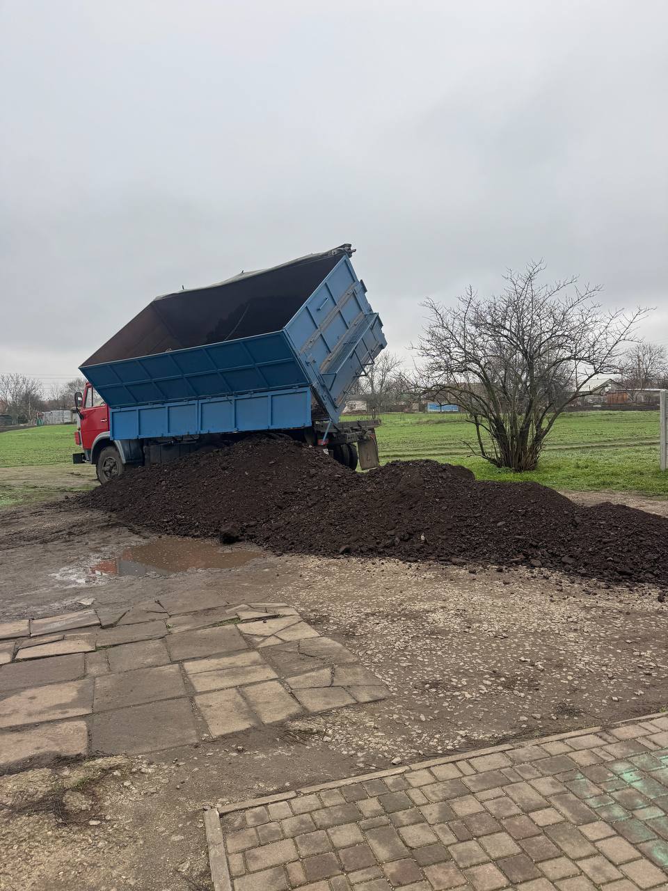 Общими усилиями администрации и местных жителей удалось благоустроить въезд на территорию «Малобелозерского детского сада №1 «Мир Детства» Общими усилиями администрации и местных жителей удалось благоустроить въезд на территорию «Малобелозерского детского сада №1 «Мир Детства»