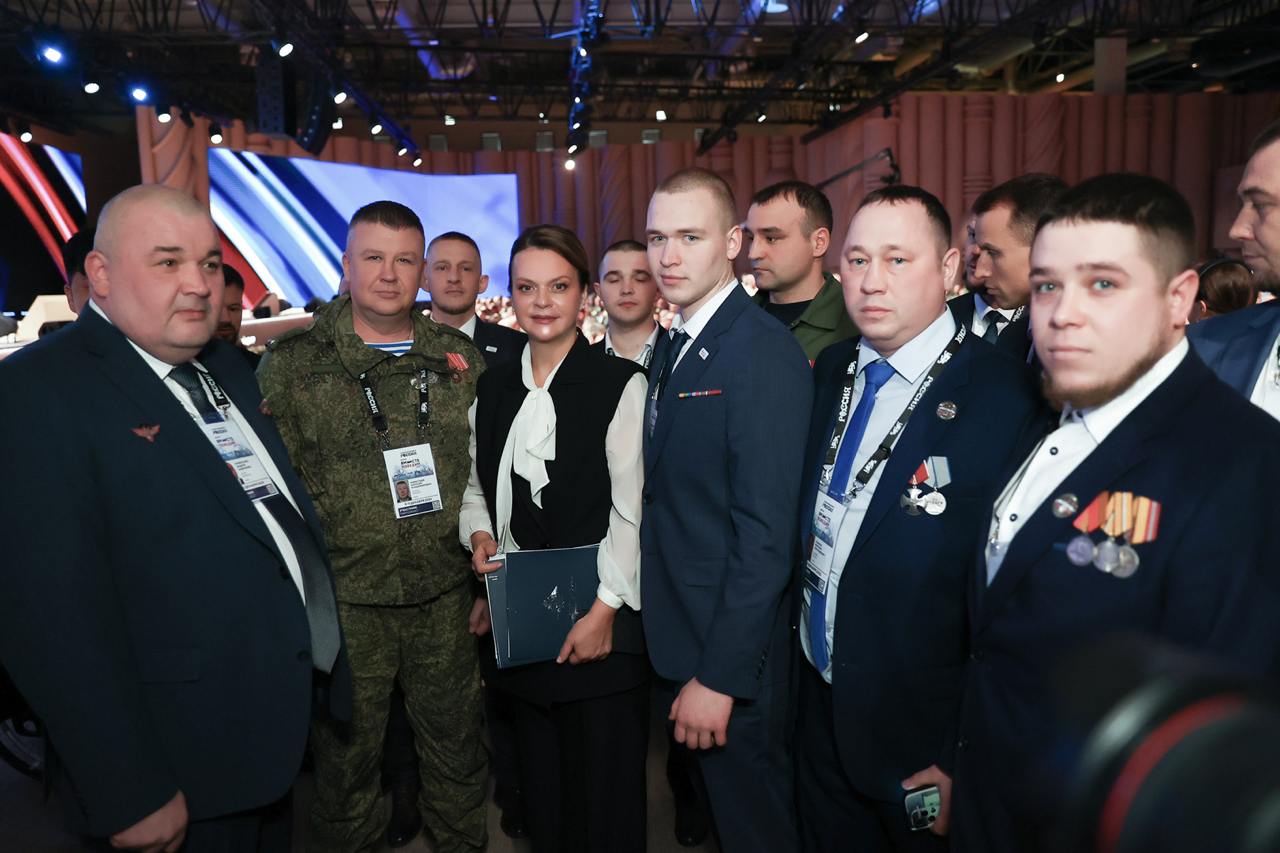 Герой России, ветеран СВО Максим Бахарев своим примером доказал, что даже после тяжелейших ранений можно вернуться к полноценной жизни и стать опорой для других