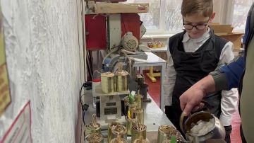 Школьники Бердянска почтили память героев Отечества