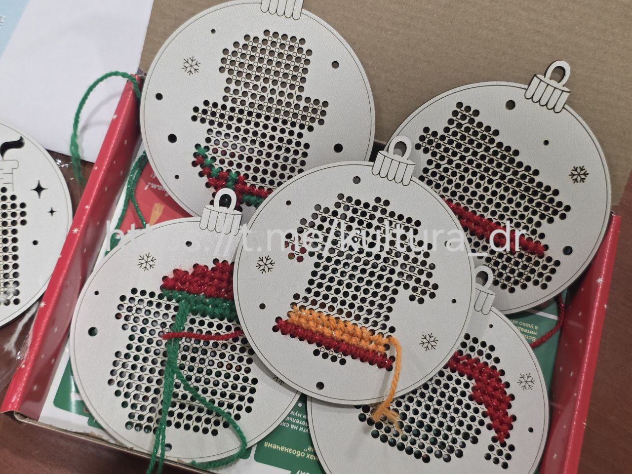 Сегодня в Детском музейном центре прошло второе занятие мастер-класса "Новогодняя вышивка"! Сегодня в Детском музейном центре прошло второе занятие мастер-класса "Новогодняя вышивка"!