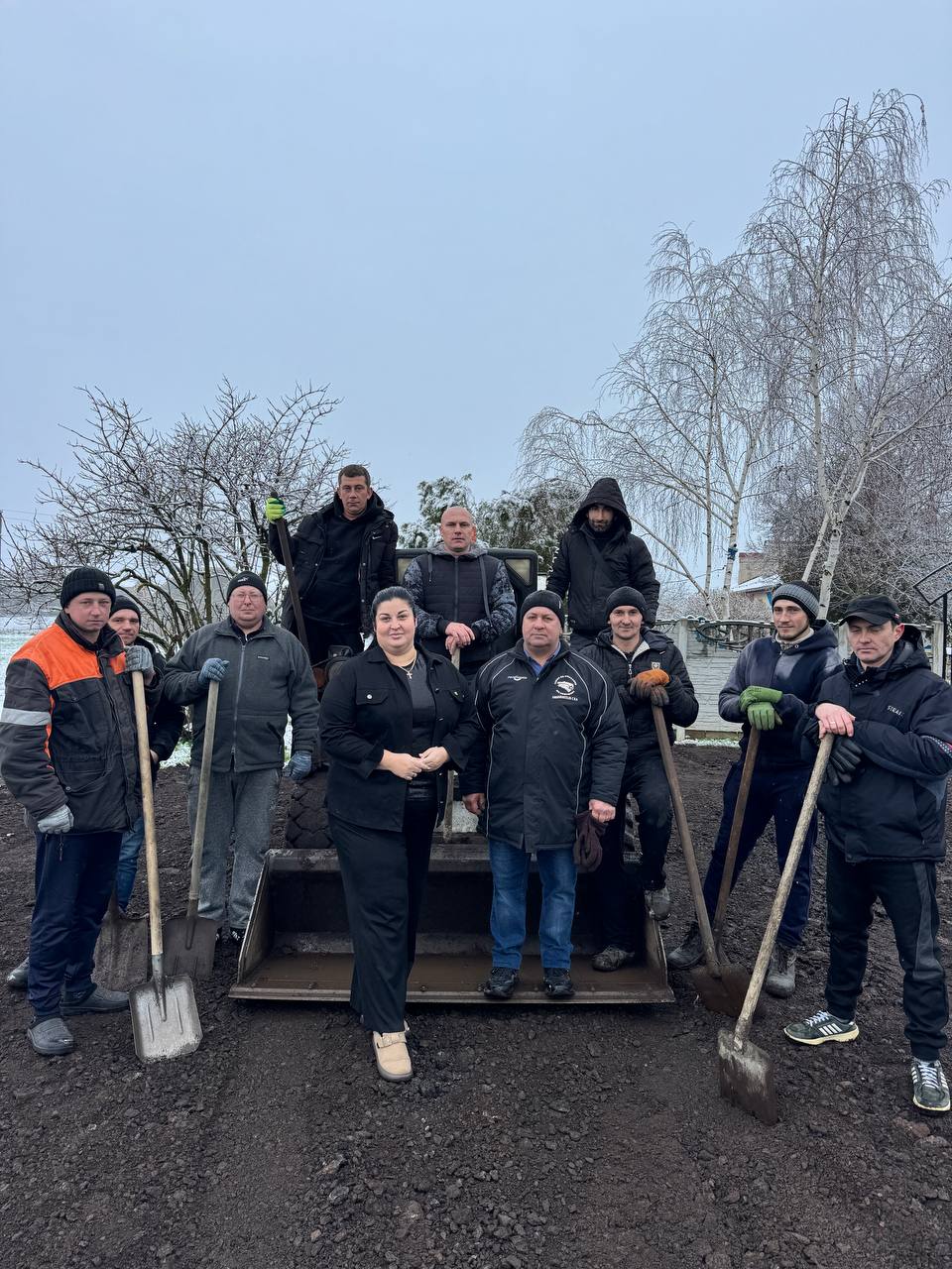 Общими усилиями администрации и местных жителей удалось благоустроить въезд на территорию «Малобелозерского детского сада №1 «Мир Детства» Общими усилиями администрации и местных жителей удалось благоустроить въезд на территорию «Малобелозерского детского сада №1 «Мир Детства»