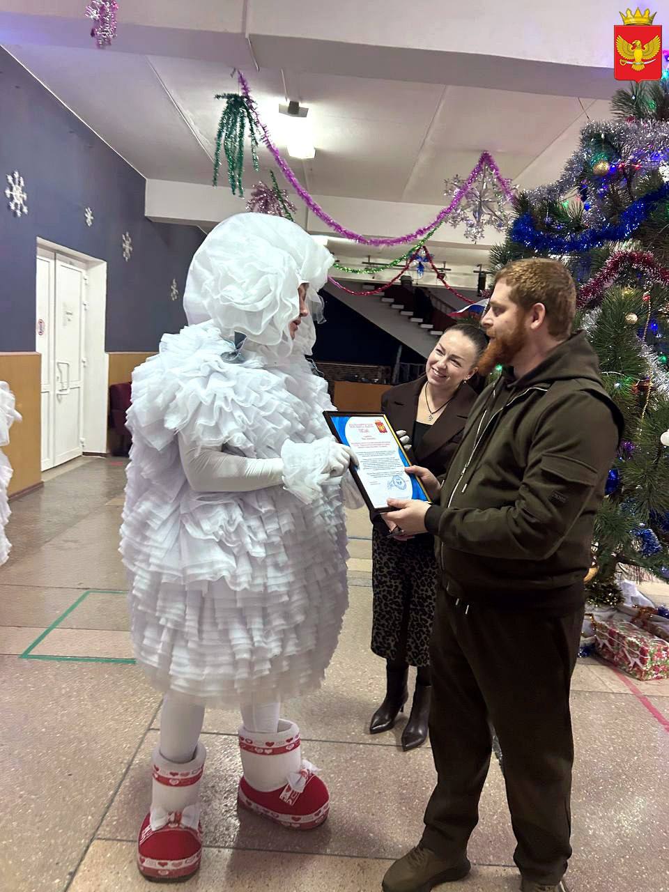 9 декабря в городском Доме культуры Приморска состоялся завершающий новогодний утренник, который для наших ребят подготовили артисты Мурманского областного Дворца культуры и народного творчества им. С.М. Кирова совместно с... 9 декабря в городском Доме культуры Приморска состоялся завершающий новогодний утренник, который для наших ребят подготовили артисты Мурманского областного Дворца культуры и народного творчества им. С.М. Кирова совместно с...