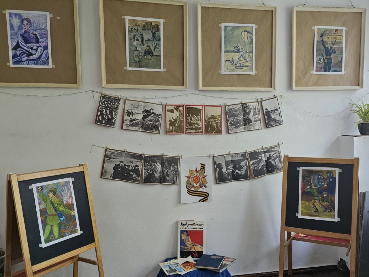 В Молочанской детской школе искусств прошла выставка детского творчества, приуроченная ко Дню Героев Отечества и посвященная памяти и прославлению наших национальных героев