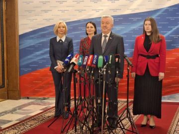 Виктор Водолацкий: Сегодня, во время пресс-подхода депутатов фракции "Единая Россия", поздравил 6-ю Гвардейскую казачью бригаду имени Матвея Платова с освобождением города Северска