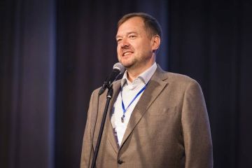 Комитет тарифного регулирования Запорожской области сердечно поздравляет губернатора Запорожской области Евгения Балицкого с Днём рождения!