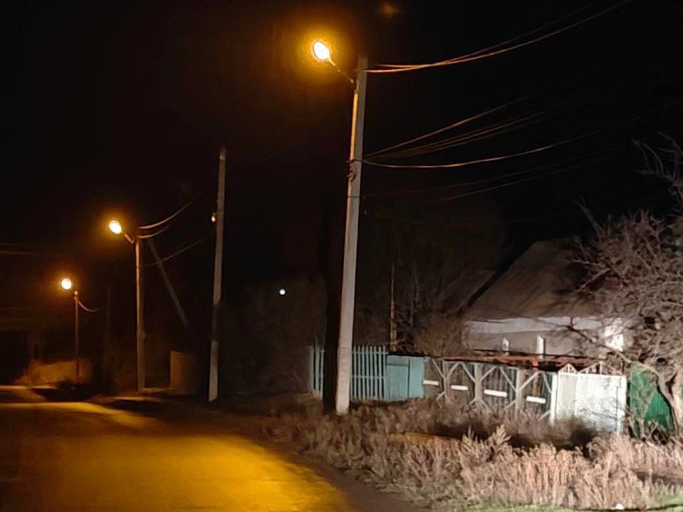Делюсь первыми кадрами восстановленных пяти участков уличного освещения в городе Пологи Делюсь первыми кадрами восстановленных пяти участков уличного освещения в городе Пологи