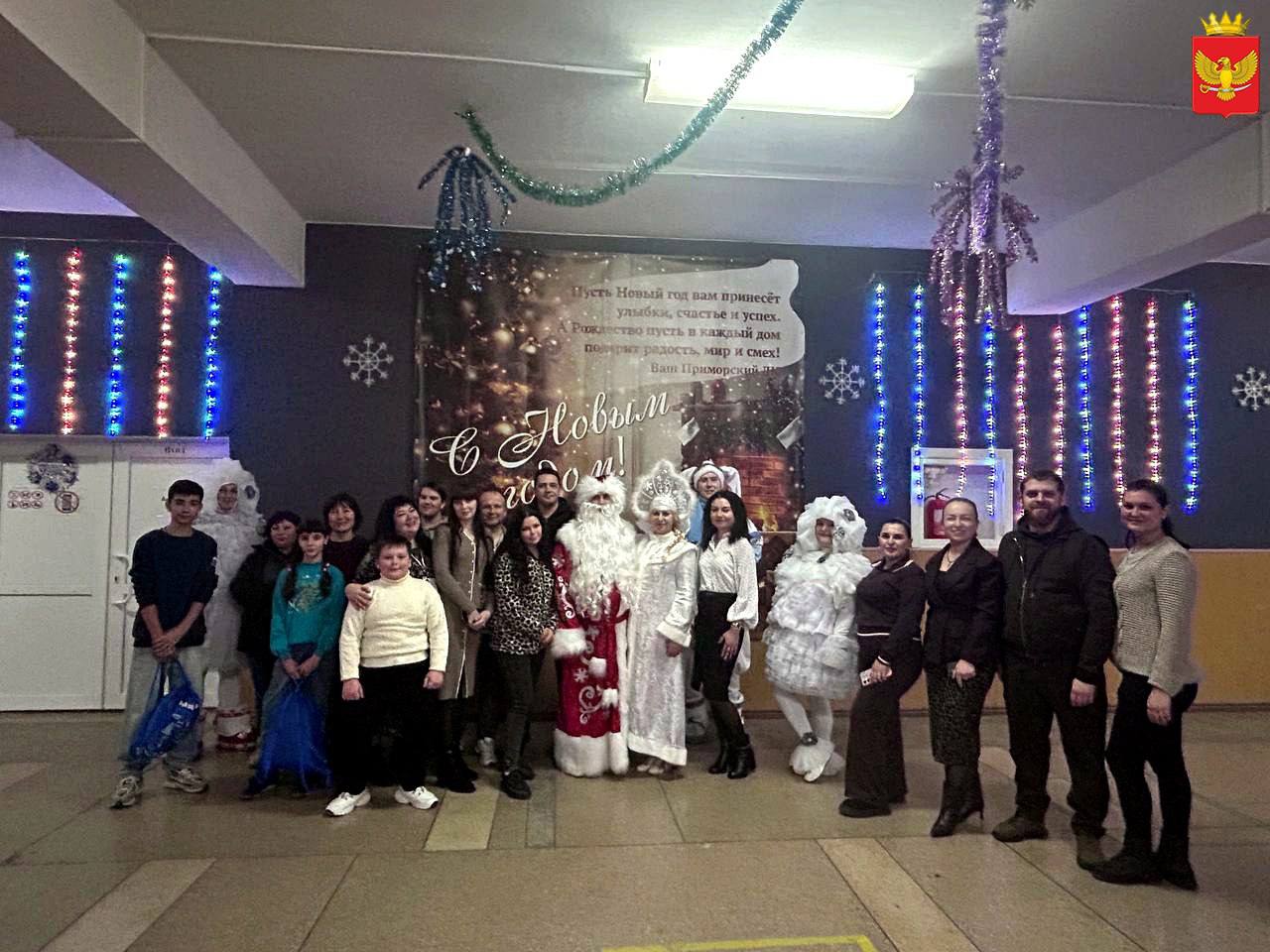 9 декабря в городском Доме культуры Приморска состоялся завершающий новогодний утренник, который для наших ребят подготовили артисты Мурманского областного Дворца культуры и народного творчества им. С.М. Кирова совместно с... 9 декабря в городском Доме культуры Приморска состоялся завершающий новогодний утренник, который для наших ребят подготовили артисты Мурманского областного Дворца культуры и народного творчества им. С.М. Кирова совместно с...