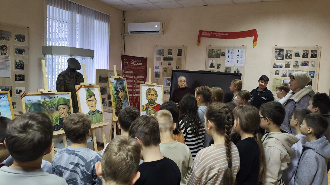 В МБУ «Приазовский краеведческий музей» открылась выставка художественных работ Сирицы Елены Ивановны «О подвиге, о доблести, о славе» которая приурочена к Дню Героев Отечества В МБУ «Приазовский краеведческий музей» открылась выставка художественных работ Сирицы Елены Ивановны «О подвиге, о доблести, о славе» которая приурочена к Дню Героев Отечества