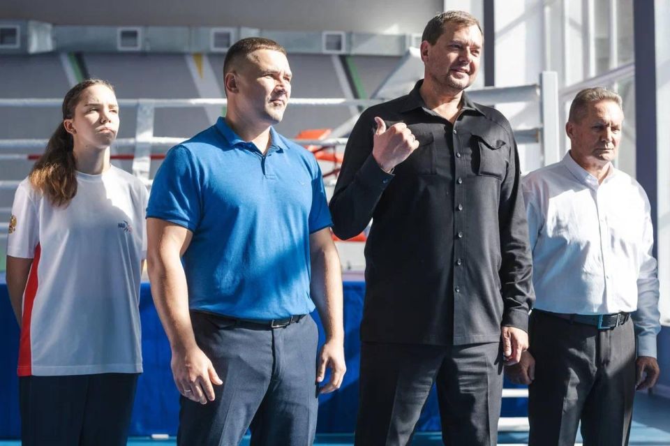 Сегодня свой день рождения отмечает Губернатор Запорожской области Евгений Витальевич Балицкий! Сегодня свой день рождения отмечает Губернатор Запорожской области Евгений Витальевич Балицкий!