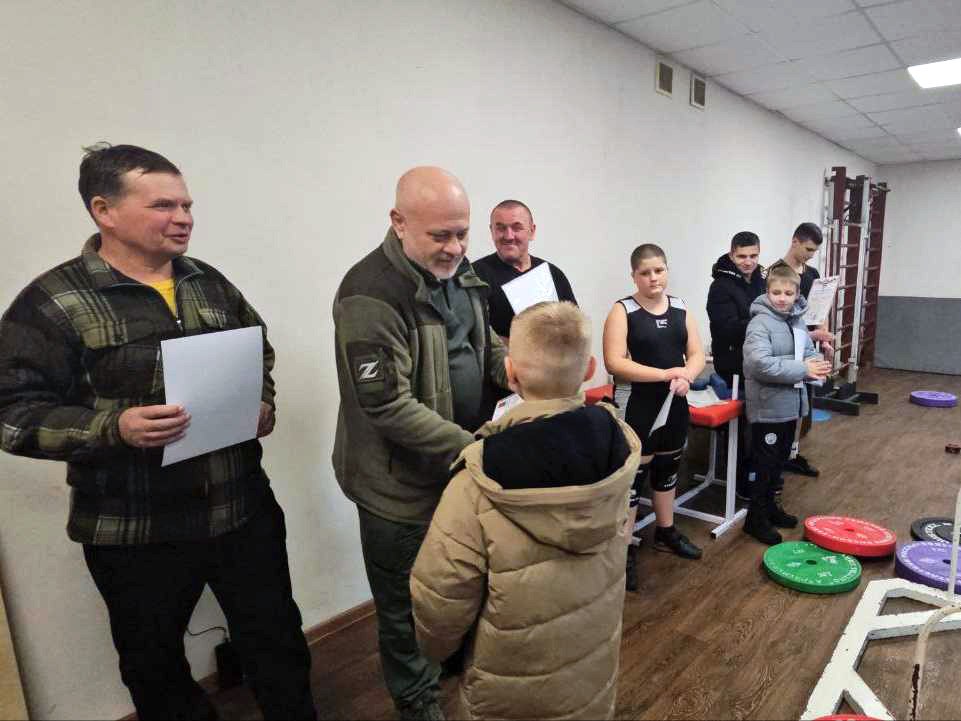 Михайловские спортсмены получили сертификаты участников установления рекорда России Михайловские спортсмены получили сертификаты участников установления рекорда России