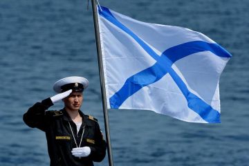 Ежегодно российские военные моряки отмечают 11 декабря как День Андреевского флага