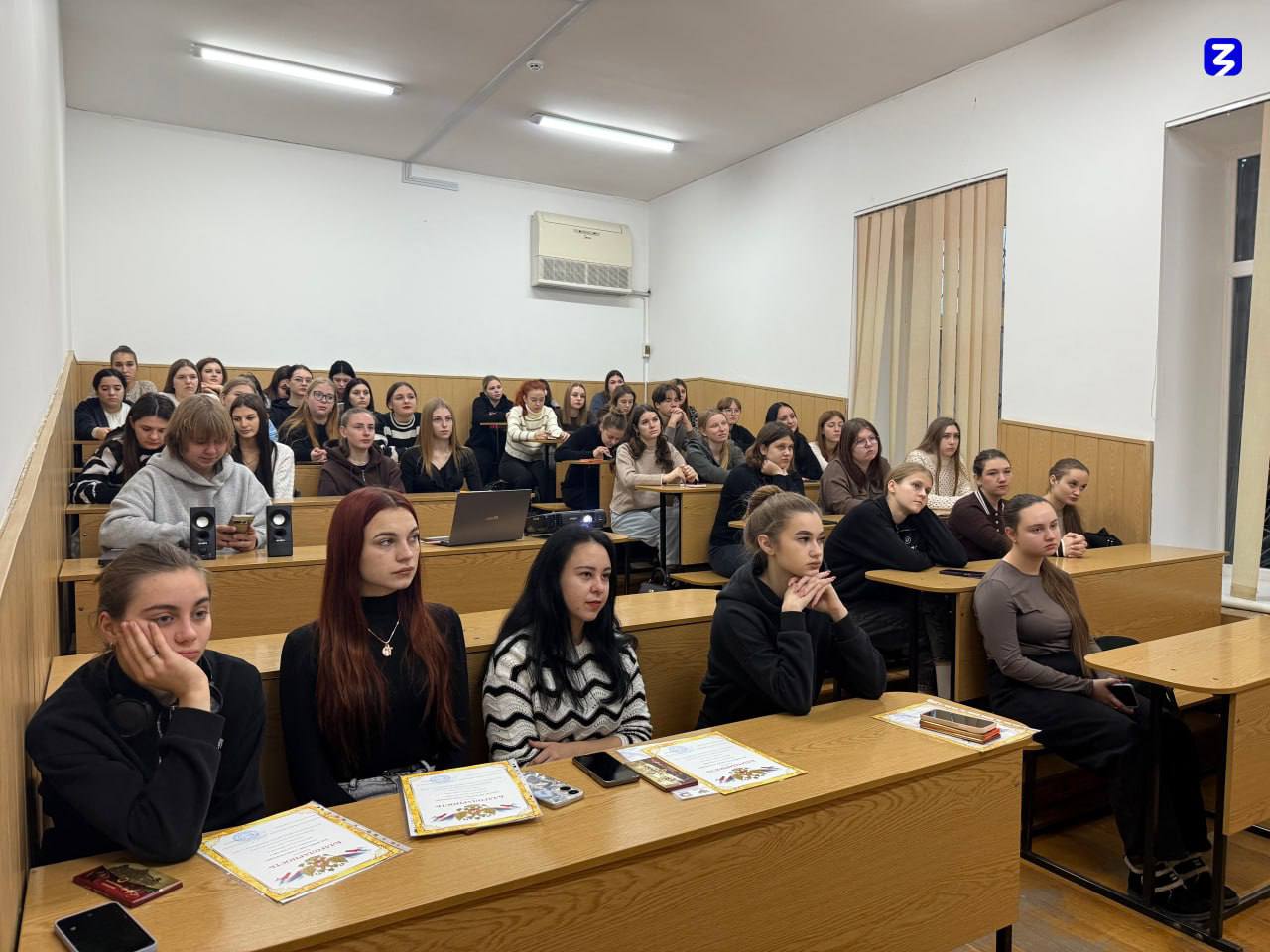 Молодежь МелГУ вдохновилась уроками героизма и доброты от экспертов Российского общества «Знание»