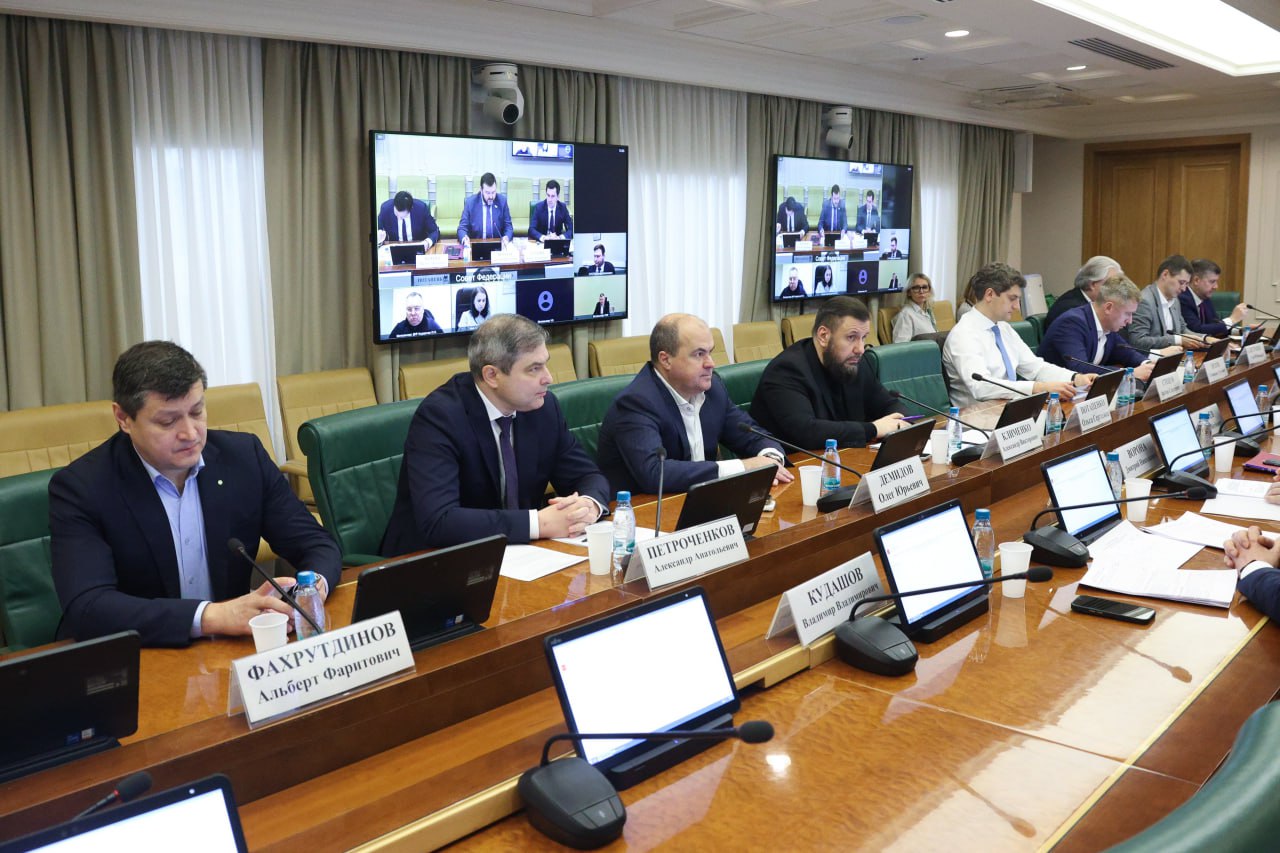 Дмитрий Ворона: Сегодня большую часть закрытого совещания по восстановлению промышленного потенциала воссоединенных регионов посвятил главной промышленной цепочке Донбасса: уголь – кокс – руда – металл Дмитрий Ворона: Сегодня большую часть закрытого совещания по восстановлению промышленного потенциала воссоединенных регионов посвятил главной промышленной цепочке Донбасса: уголь – кокс – руда – металл