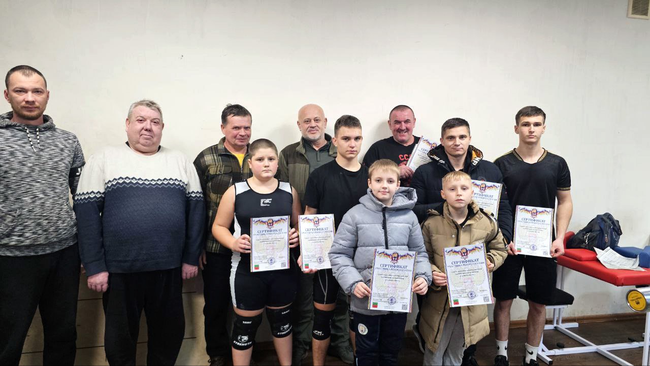 Михайловские спортсмены получили сертификаты участников установления рекорда России Михайловские спортсмены получили сертификаты участников установления рекорда России