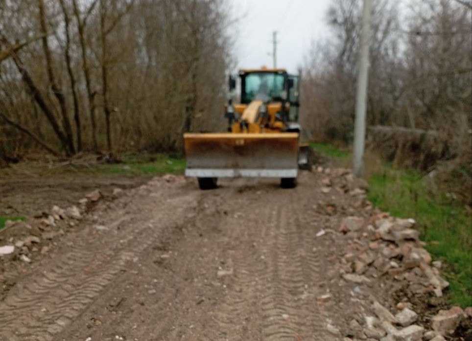 В Токмаке коммунальщики приступили к предновогодней уборке города В Токмаке коммунальщики приступили к предновогодней уборке города