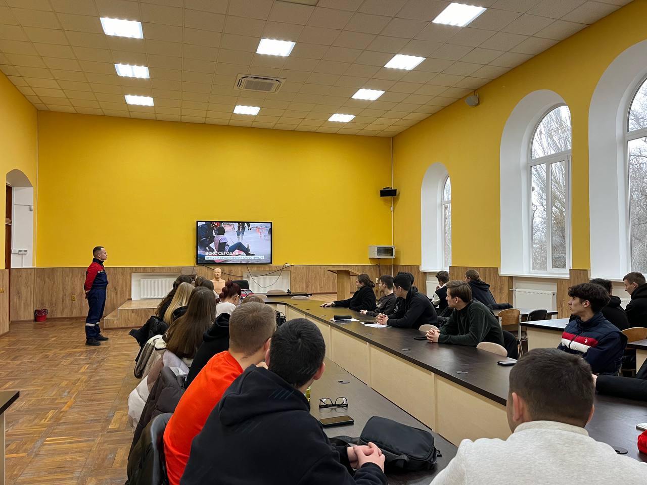 Добровольцы Запорожское РО ВСКС провели занятие по основам оказания первой помощи для студентов Азовского государственного педагогического университета Добровольцы Запорожское РО ВСКС провели занятие по основам оказания первой помощи для студентов Азовского государственного педагогического университета