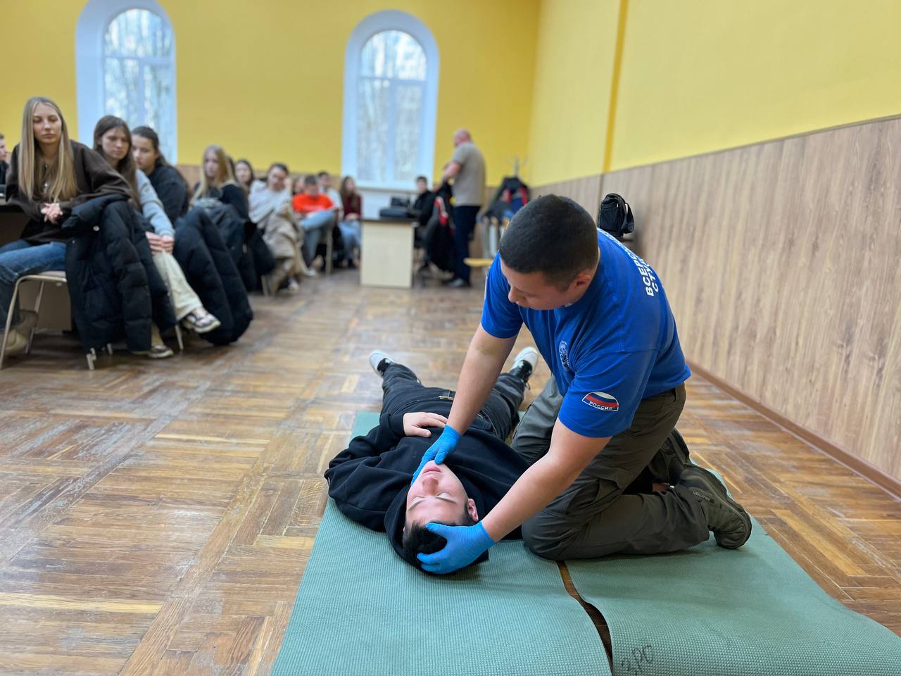 Добровольцы Запорожское РО ВСКС провели занятие по основам оказания первой помощи для студентов Азовского государственного педагогического университета Добровольцы Запорожское РО ВСКС провели занятие по основам оказания первой помощи для студентов Азовского государственного педагогического университета