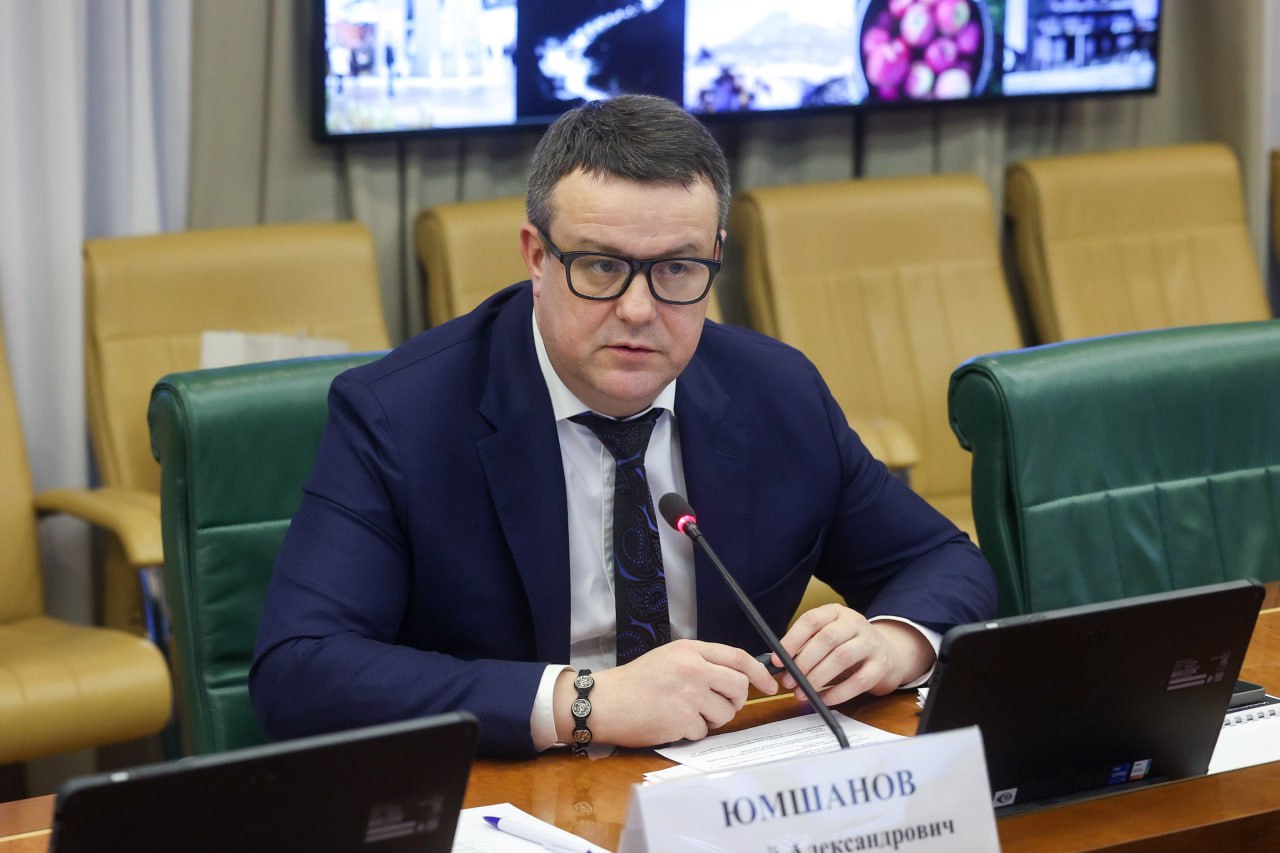 Дмитрий Ворона: Провел круглый стол по реализации экономических и инфраструктурных проектов акционерного общества "КАВКАЗ.РФ", на котором глава АО Андрей Анатольевич Юмшанов и заместитель министра экономического развития... Дмитрий Ворона: Провел круглый стол по реализации экономических и инфраструктурных проектов акционерного общества "КАВКАЗ.РФ", на котором глава АО Андрей Анатольевич Юмшанов и заместитель министра экономического развития...