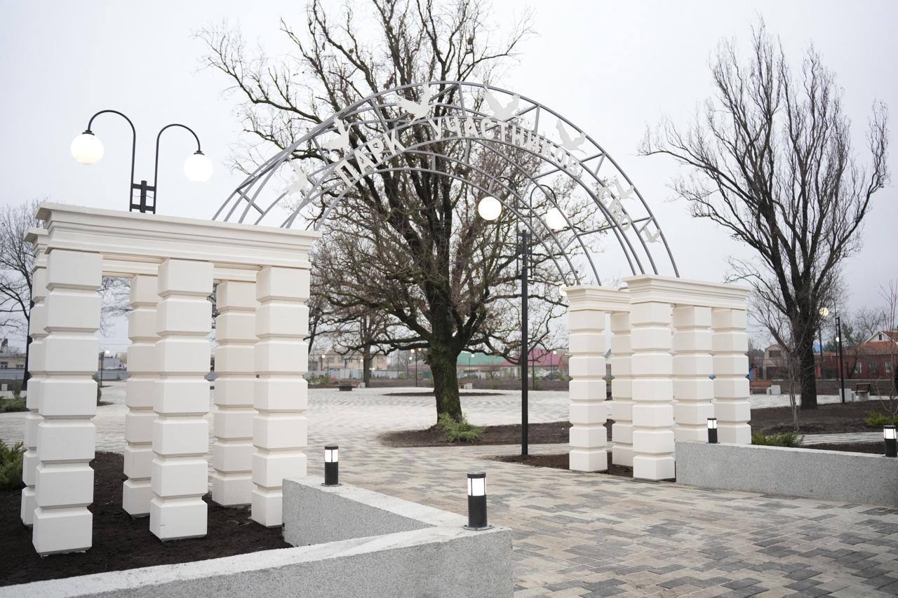 Сегодня в Мелитополе на базе парка Железнодорожников создается парк Участников СВО Сегодня в Мелитополе на базе парка Железнодорожников создается парк Участников СВО