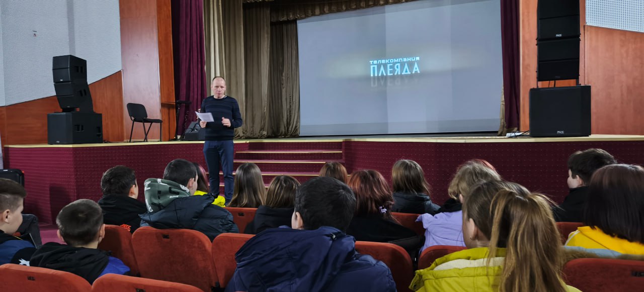 Ко Дню Конституции Российской Федерации заведующим Пологовским районным краеведческим музеем МКУ «Центр культуры, спорта и молодежи Пологовского МО» в Пологовском доме культуры проведено музейное мероприятие