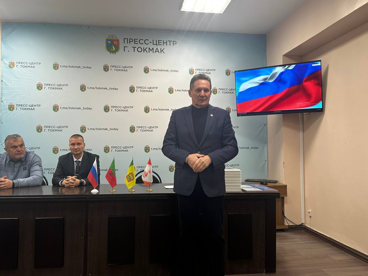 В Токмакском округе провели встречу со студентами в День Конституции РФ В Токмакском округе провели встречу со студентами в День Конституции РФ