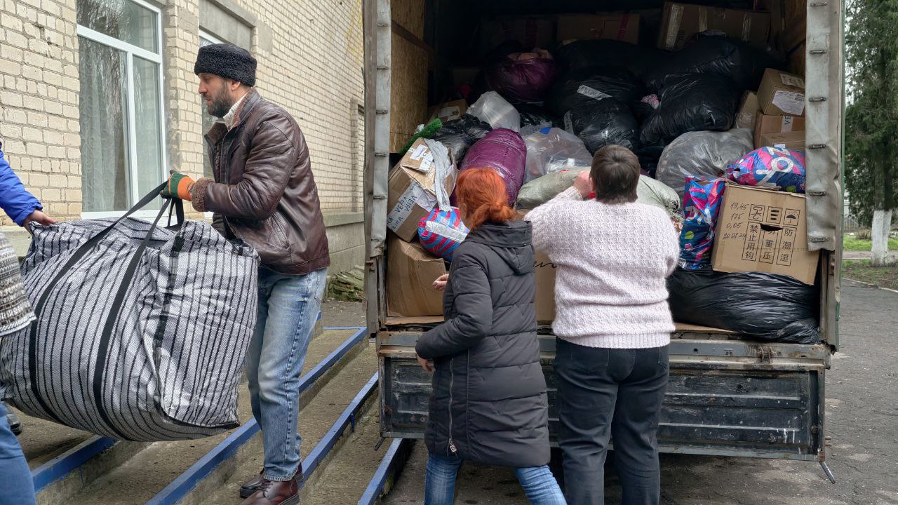 «Первая помощь» в Новопетровке: депутаты и казачество доставили гуманитарный груз «Первая помощь» в Новопетровке: депутаты и казачество доставили гуманитарный груз