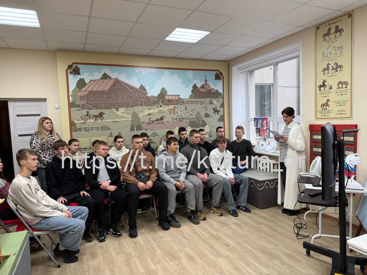 Сегодня в музее ДК "Горняк" города Днепрорудное прошла тематическая лекция "Основной закон", посвящённая Конституции Российской Федерации Сегодня в музее ДК "Горняк" города Днепрорудное прошла тематическая лекция "Основной закон", посвящённая Конституции Российской Федерации