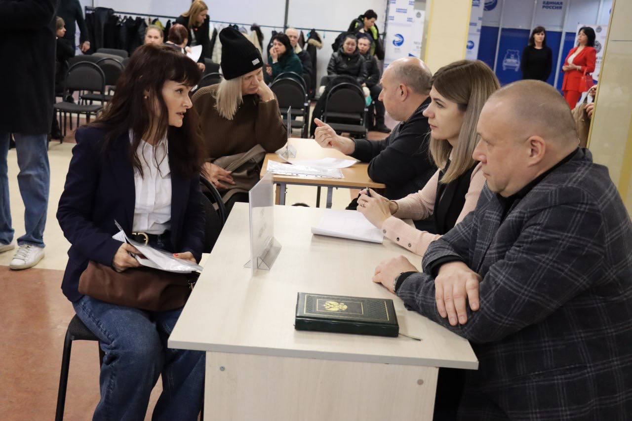 В Мелитополе представили более 200 вакансий на ярмарке трудоустройства В Мелитополе представили более 200 вакансий на ярмарке трудоустройства