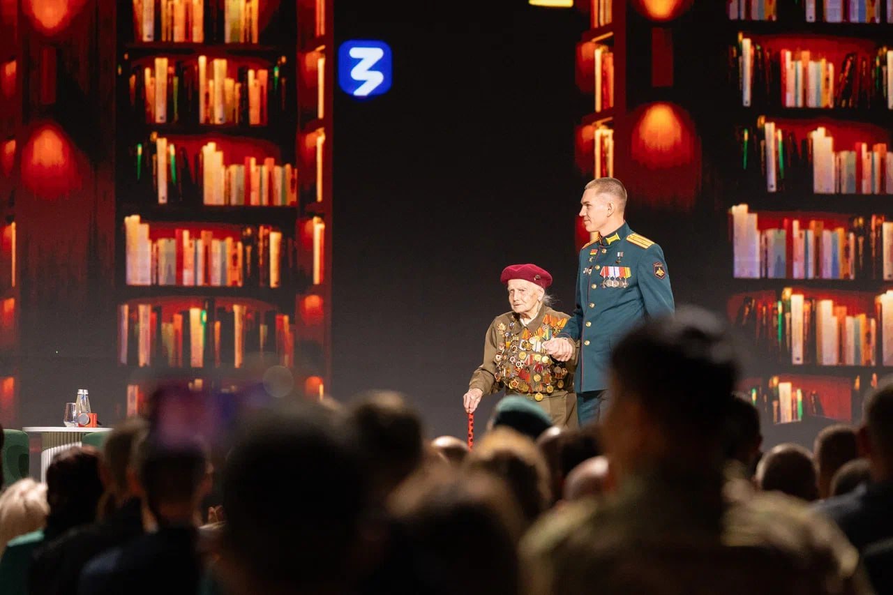 Сохранение исторической памяти о подвигах наших предков и защитников Отечества, вставших на защиту Родины, обсудили на форуме «Вместе победим» в рамках открытого диалога с помощником Президента РФ Владимиром Мединским Сохранение исторической памяти о подвигах наших предков и защитников Отечества, вставших на защиту Родины, обсудили на форуме «Вместе победим» в рамках открытого диалога с помощником Президента РФ Владимиром Мединским