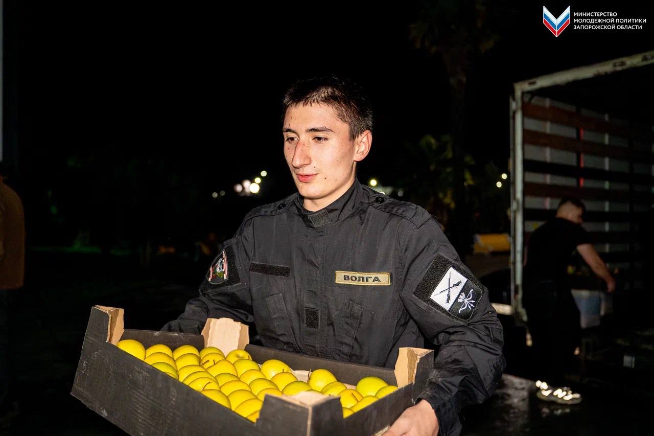 Когда добро рядом. В адрес добровольцев региона были переданы подарки - вкусные и полезные наборы для детей, пенсионеров, ветеранов и наших защитников Когда добро рядом. В адрес добровольцев региона были переданы подарки - вкусные и полезные наборы для детей, пенсионеров, ветеранов и наших защитников