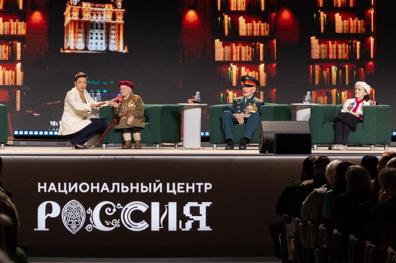 Сохранение исторической памяти о подвигах наших предков и защитников Отечества, вставших на защиту Родины, обсудили на форуме «Вместе победим» в рамках открытого диалога с помощником Президента РФ Владимиром Мединским Сохранение исторической памяти о подвигах наших предков и защитников Отечества, вставших на защиту Родины, обсудили на форуме «Вместе победим» в рамках открытого диалога с помощником Президента РФ Владимиром Мединским