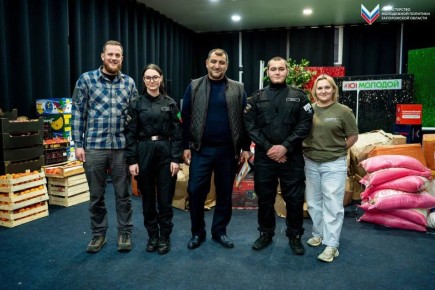 Когда добро рядом. В адрес добровольцев региона были переданы подарки - вкусные и полезные наборы для детей, пенсионеров, ветеранов и наших защитников