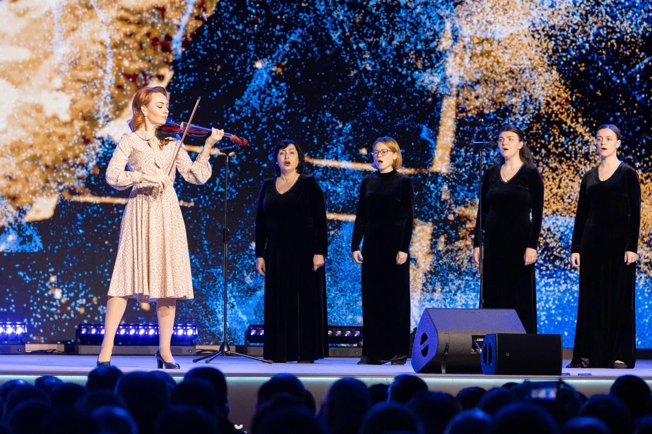 Сохранение исторической памяти о подвигах наших предков и защитников Отечества, вставших на защиту Родины, обсудили на форуме «Вместе победим» в рамках открытого диалога с помощником Президента РФ Владимиром Мединским Сохранение исторической памяти о подвигах наших предков и защитников Отечества, вставших на защиту Родины, обсудили на форуме «Вместе победим» в рамках открытого диалога с помощником Президента РФ Владимиром Мединским