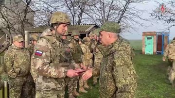 Добровольцам отряда «БАРС-37» группировки войск «Днепр» вручили государственные и ведомственные награды за проявленные мужество, отвагу и героизм в ходе выполнения боевых задач на Ореховском направлении