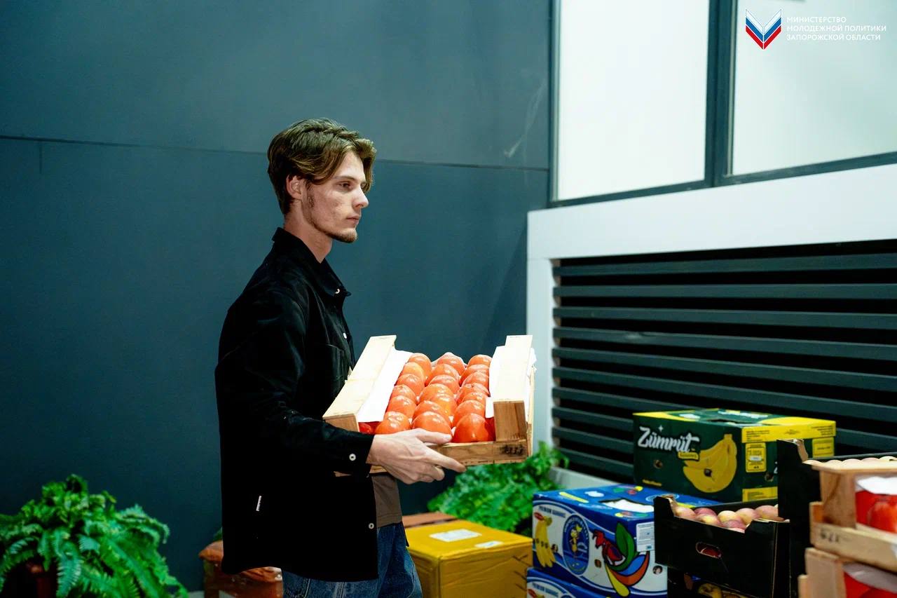 Когда добро рядом. В адрес добровольцев региона были переданы подарки - вкусные и полезные наборы для детей, пенсионеров, ветеранов и наших защитников Когда добро рядом. В адрес добровольцев региона были переданы подарки - вкусные и полезные наборы для детей, пенсионеров, ветеранов и наших защитников