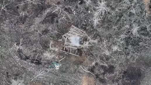 Операторы ударных дронов и артиллеристы 4 военной базы жгут артиллерию и блиндажи противника вблизи н.п.Орехов