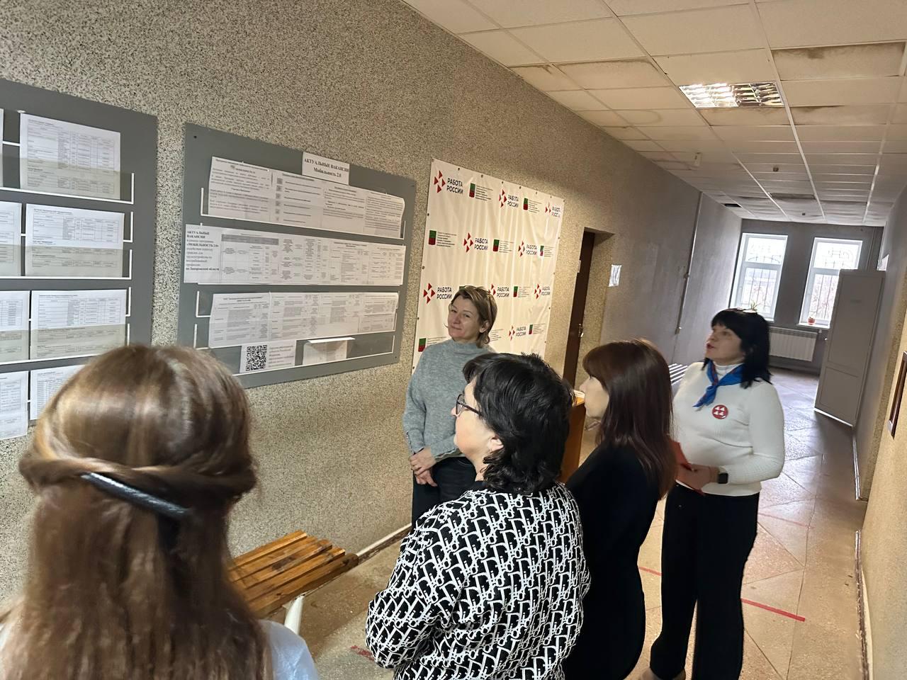 День открытых дверей, приуроченный ко Дню Конституции Российской Федерации, прошел в Приморском центре занятости