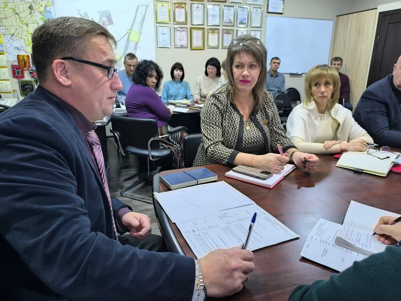 Александр Трудоношин: Организовал совещание с ключевыми представителями: заместителями, аппаратом, шеф-регионом и Советом депутатов Александр Трудоношин: Организовал совещание с ключевыми представителями: заместителями, аппаратом, шеф-регионом и Советом депутатов