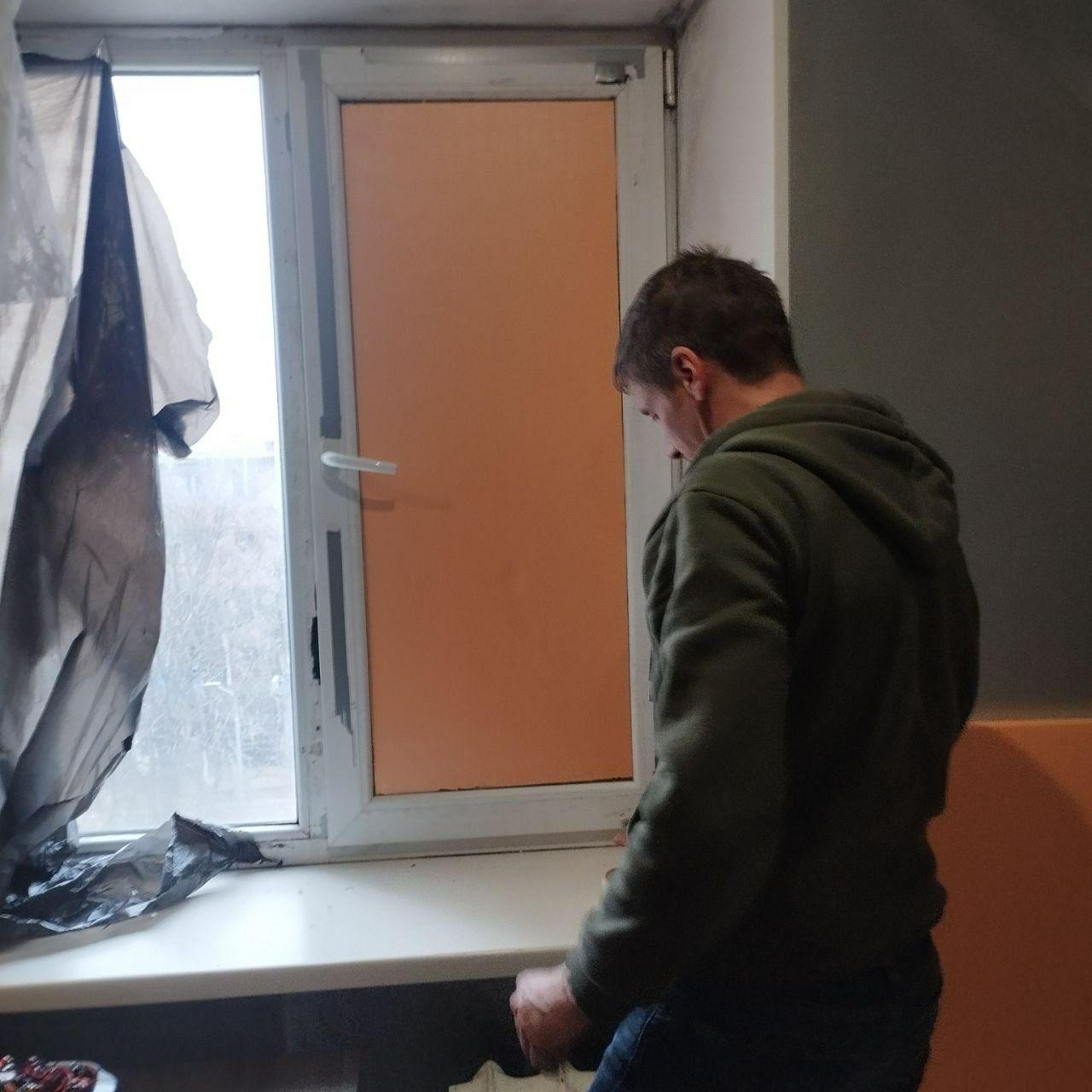 Аварийная бригада «КарелКоммунЭнерго» занимается ликвидацией последствий обстрелов в городе Васильевка